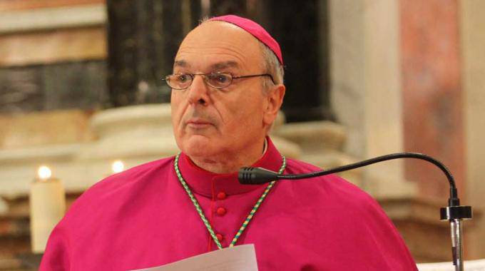 Attacco al vescovo, il Pd scarica De Lucia