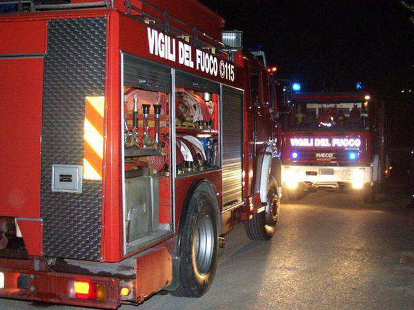 Via Papa Giovanni, incendio in una casa: condominio evacuato