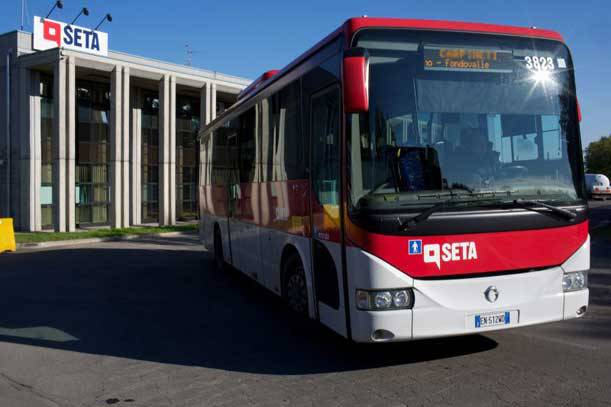 Montecchio, autista colpito da malore: bus di Seta fuori strada