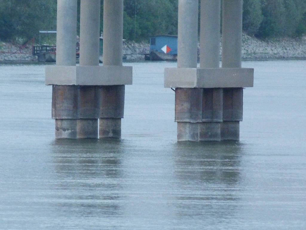 Le fondamenta dei piloni del ponte stradale Guastalla-Dosolo 