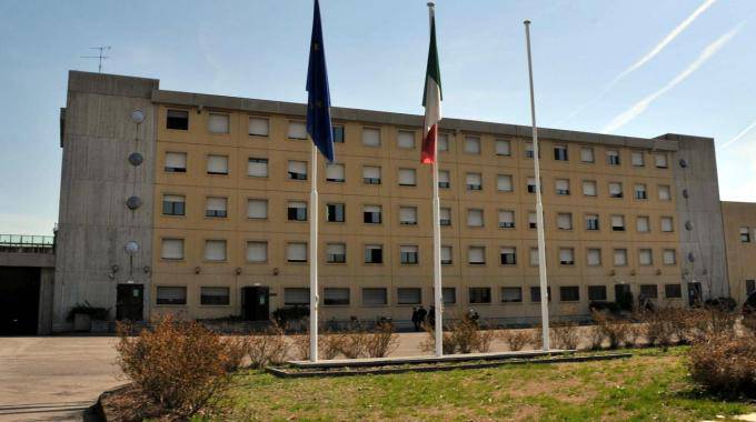 Carcere, i sindacati degli agenti: “Mandate via il comandante”