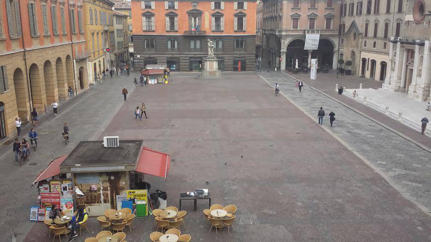 Barriere architettoniche, piazza Prampolini sarà livellata