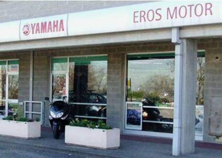 Eros Motor, furgone come ariete: rubano scooter
