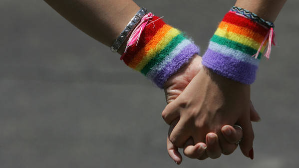 Curare i gay, Reggio reagisce contro Courage
