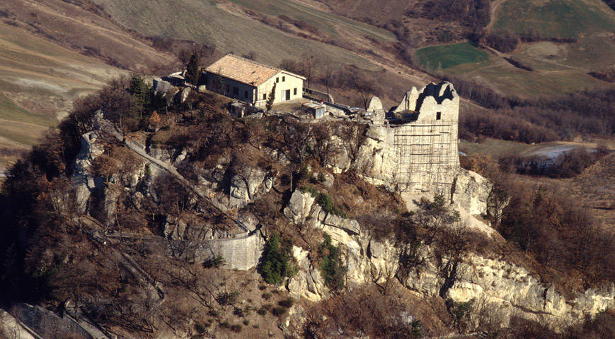 Canossa, al via il restauro del castello