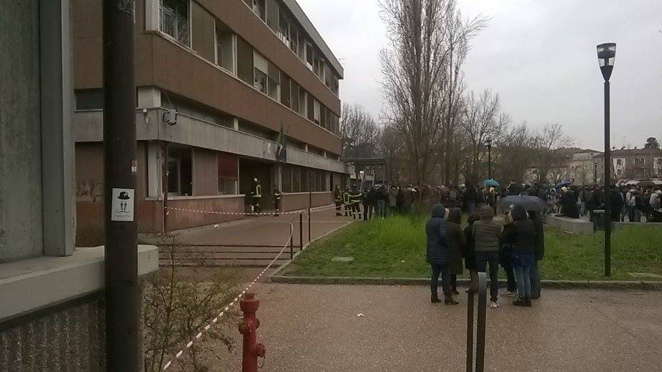 Incidente in un laboratorio, evacuati Secchi e Bus