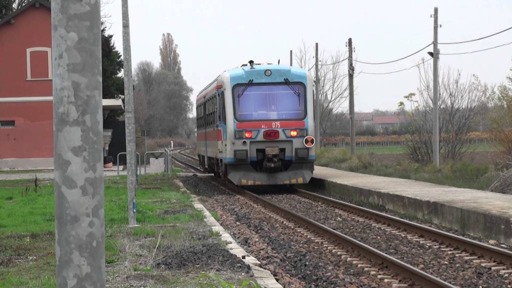 Guastalla, studente si getta dal treno in corsa: è grave