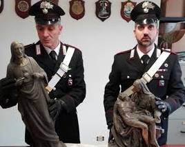 Castellarano, ruba le statue sulle tombe: arrestato