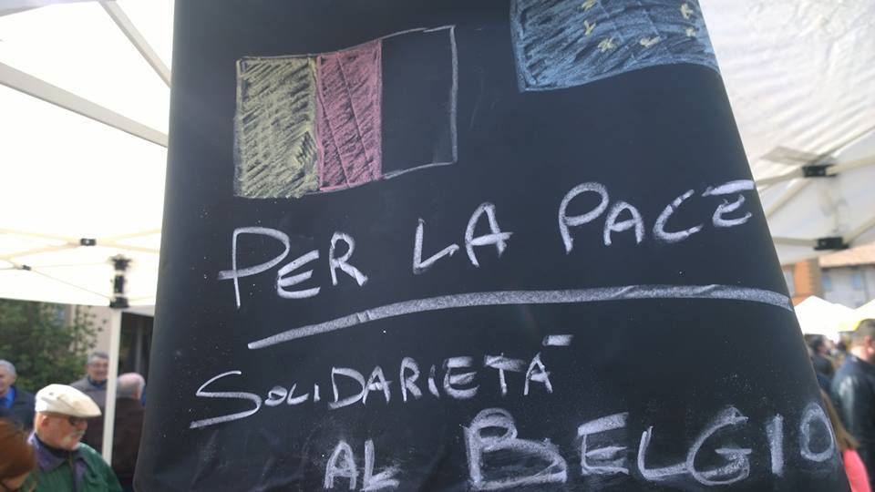 Cavriago: i colori della pace e solidarietà al Belgio