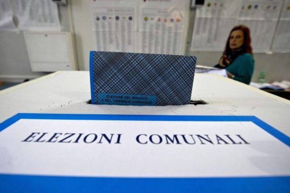 Casina torna al voto, ballottaggio fra Rinaldi e Costi