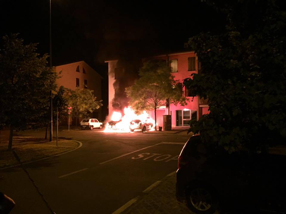 San Martino in Rio, incendio doloso: due auto distrutte