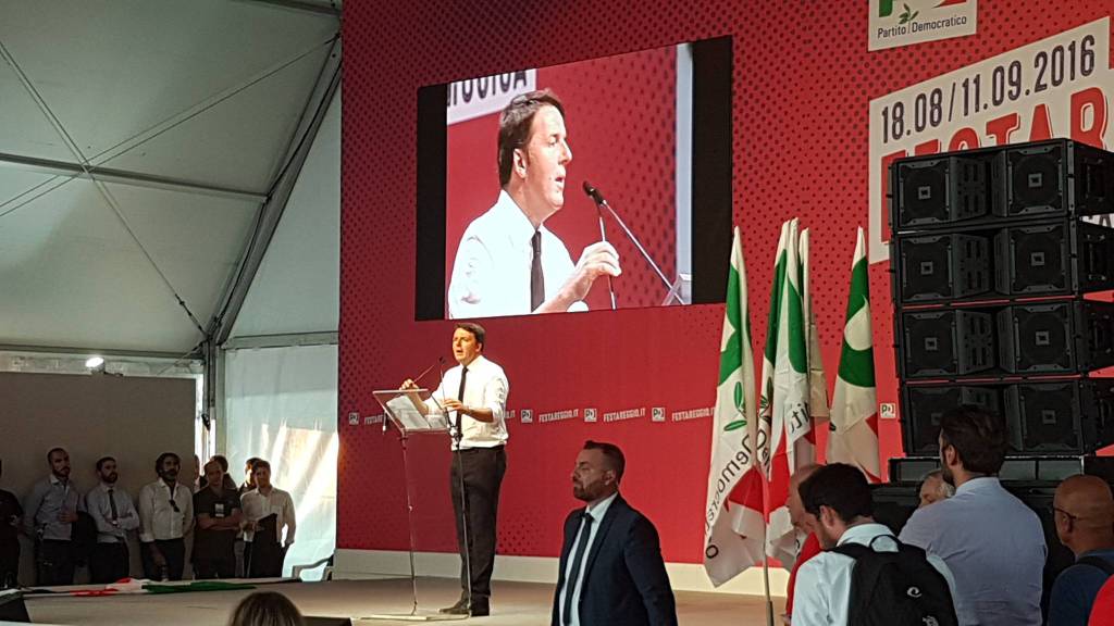 Renzi: “Quello che accade a Roma non è politica”
