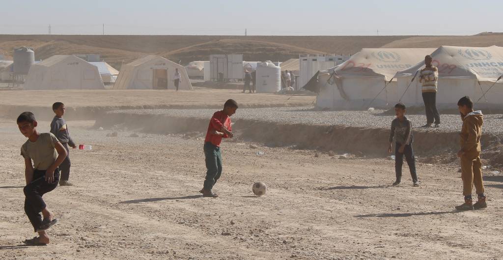 In fuga da Mosul, così i bambini cercano di dimenticare la guerra