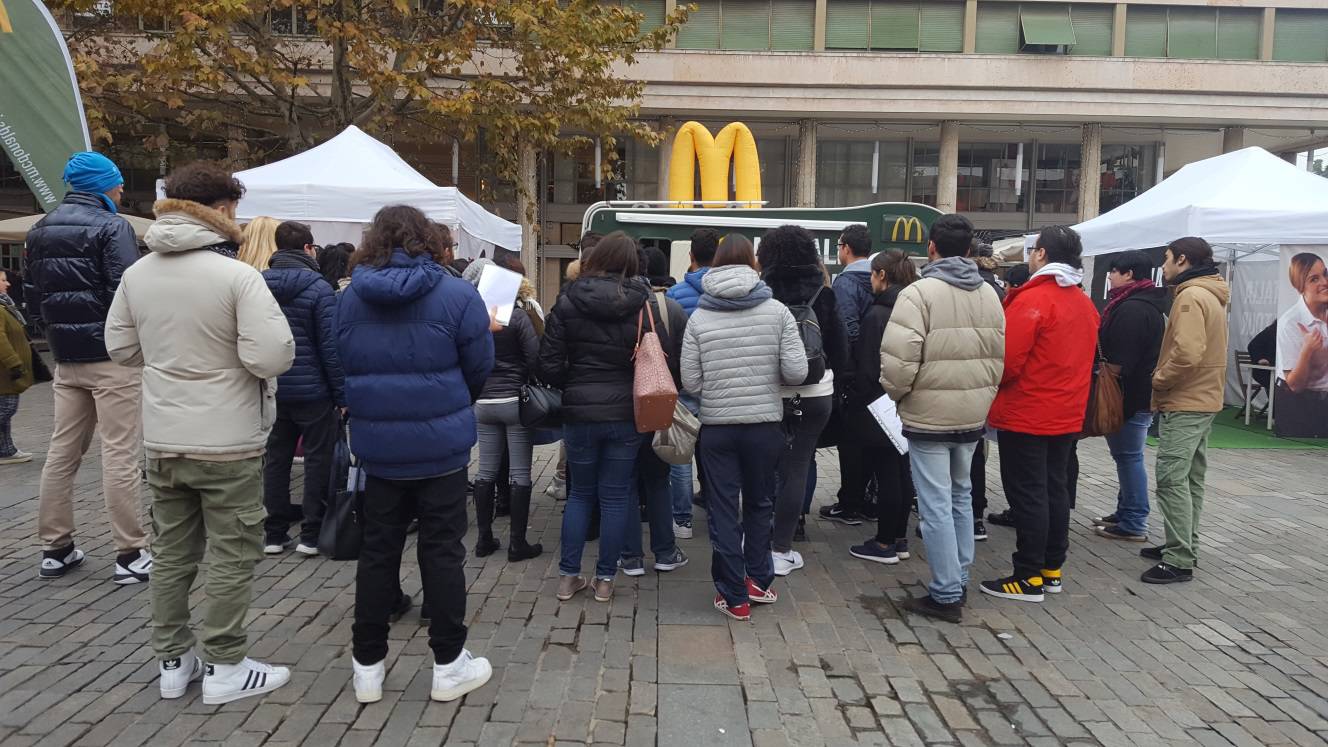 Tutti in fila per un lavoro da McDonald’s