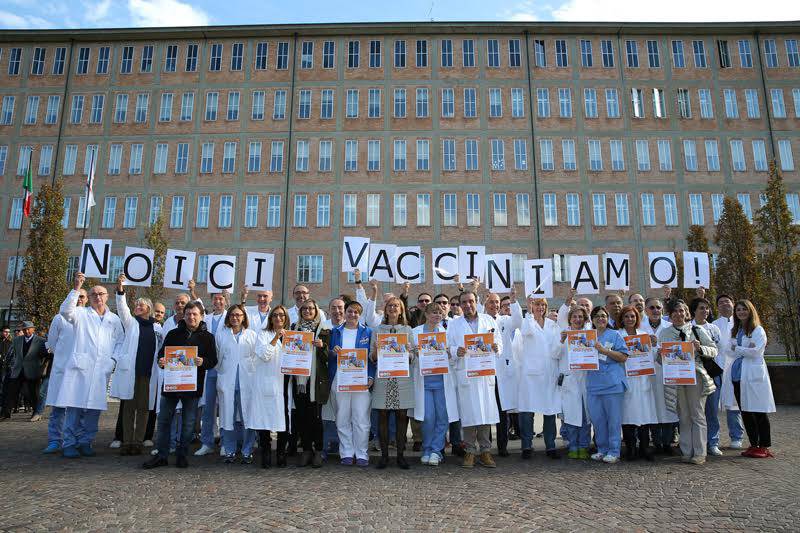 Influenza, flash mob dei medici pro vaccinazione