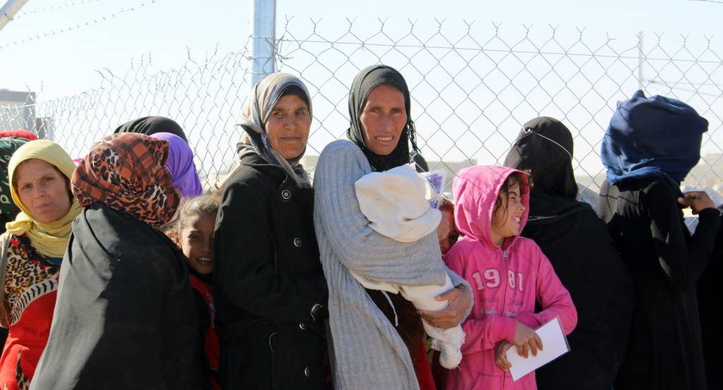 Le donne in fuga dall&#8217;inferno di Mosul