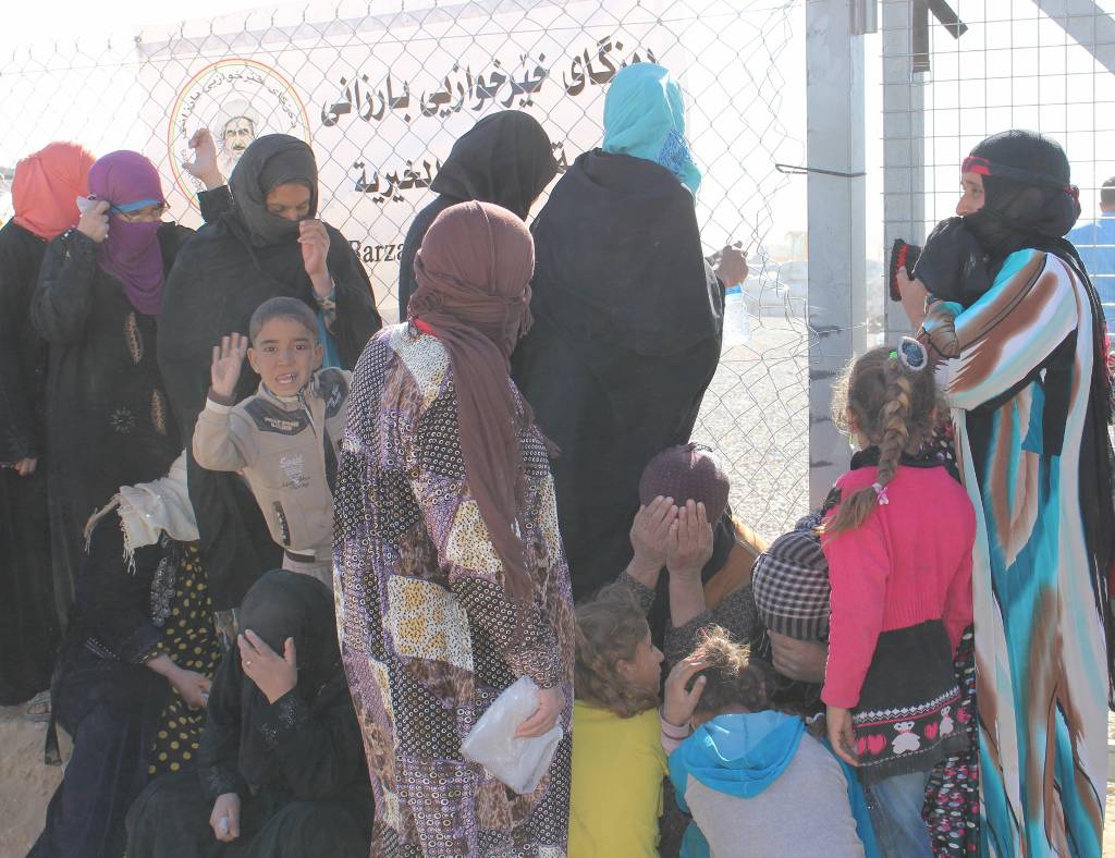 Le donne in fuga dall&#8217;inferno di Mosul