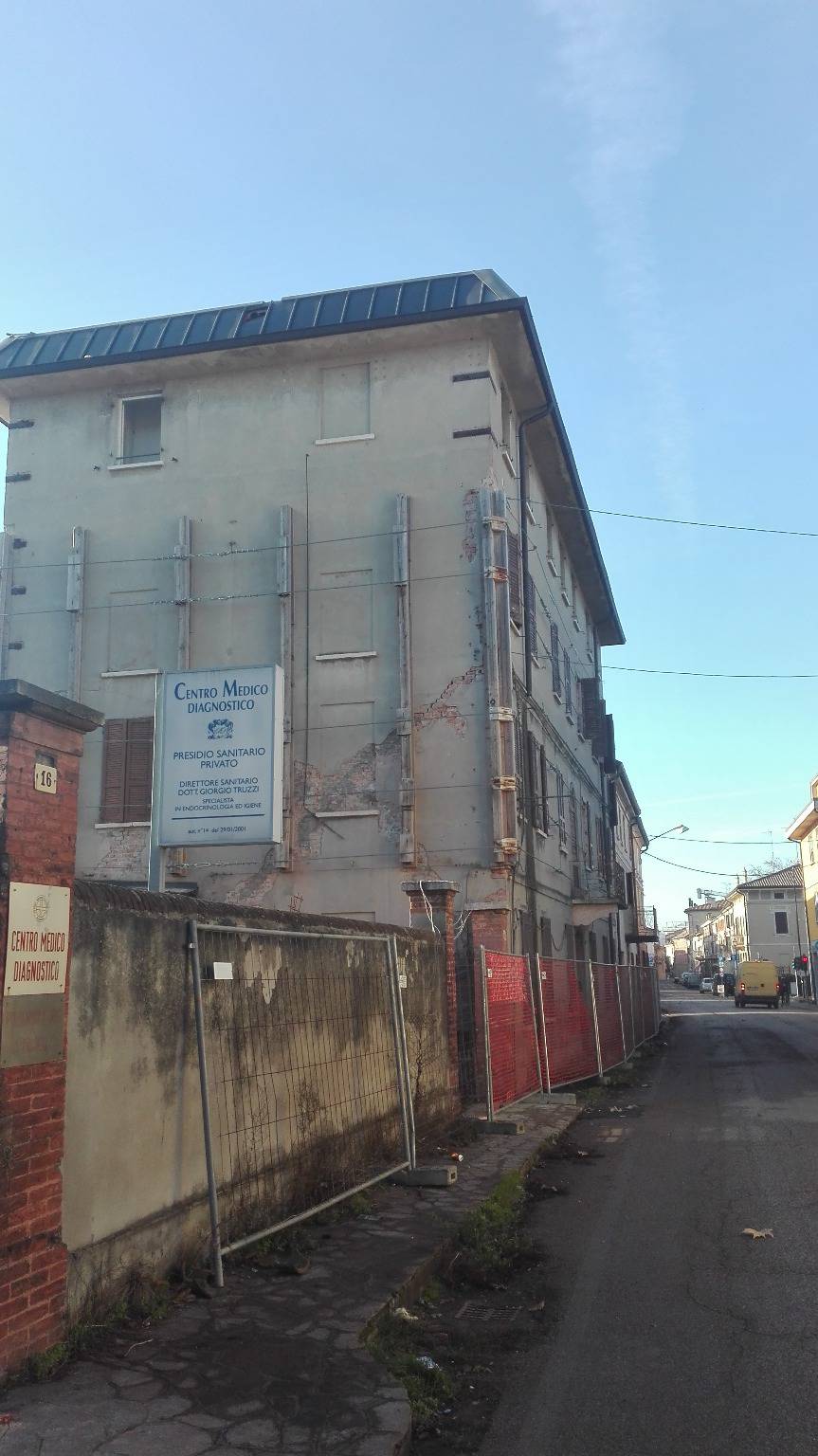 Post sisma a Reggiolo, al via la demolizione dell’ex centro medico
