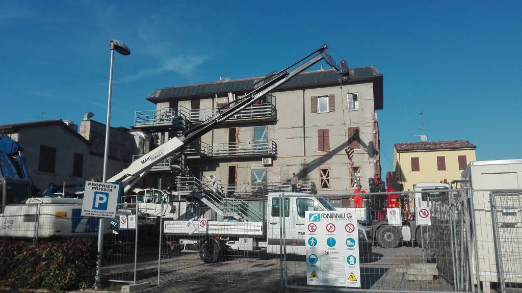 Post sisma a Reggiolo, al via la demolizione dell’ex centro medico