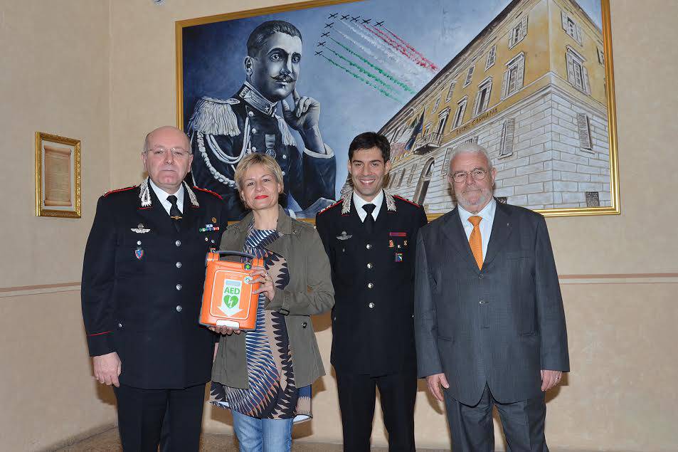 Il Lions Club dona un defibrillatore ai carabinieri
