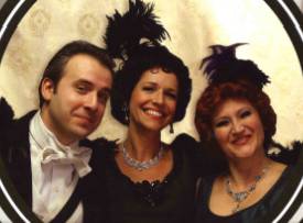 La soubrette Silvia Felisetti, il comico Alessandro Brachetti e la soprano Susie Georgiadis