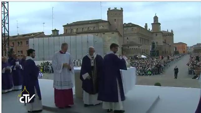 Il Papa a Carpi, presenti migliaia di reggiani