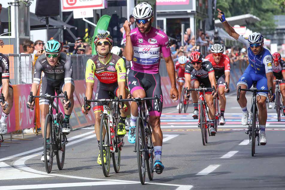 Giro d’Italia, Gaviria vince in volata la tappa di Reggio