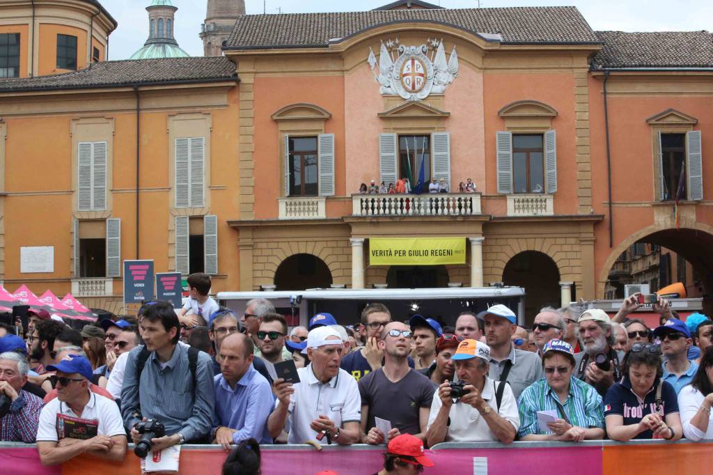 In ventimila a salutare i corridori del Giro d’Italia