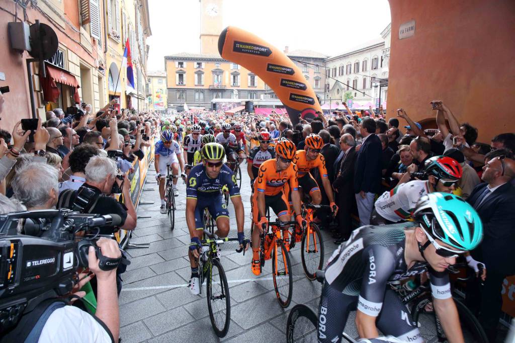 Reggio Emilia, tutti pazzi per il Giro d'Italia