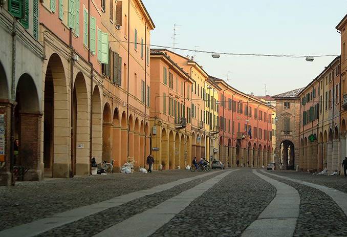 Corso Mazzini, in centro a Correggio