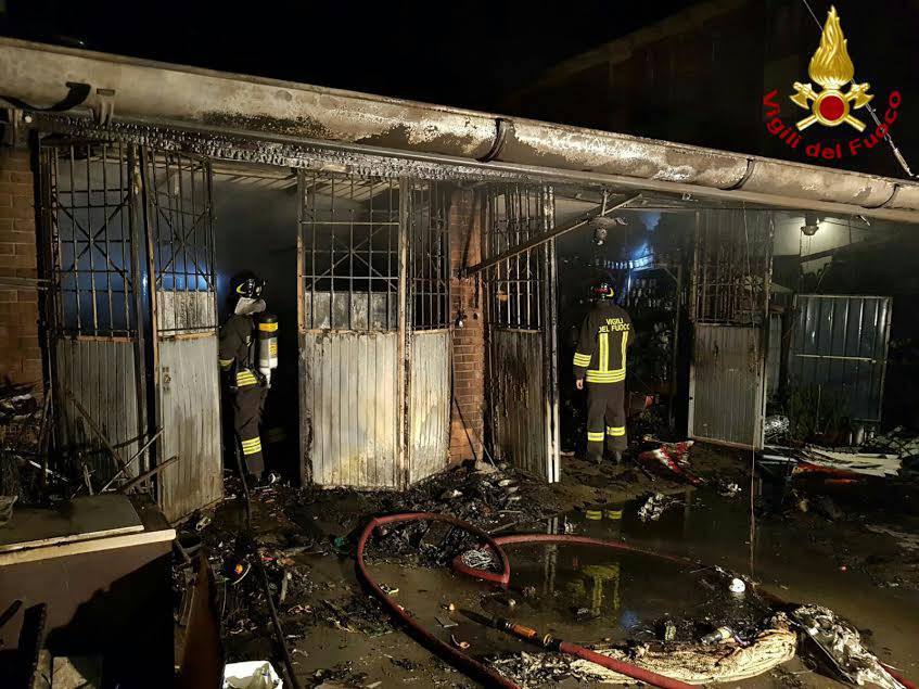 Rubiera, garage distrutto dalle fiamme