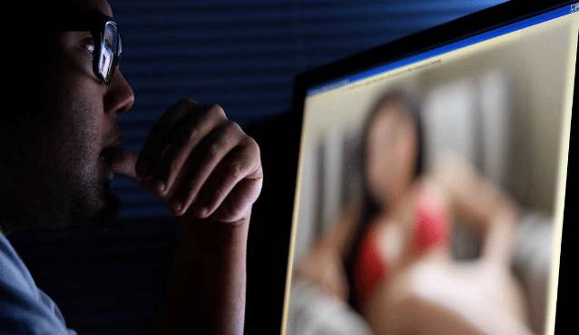 Pedopornografia, decapitazioni e stupri, scoperta chat degli orrori: 20 minorenni denunciati 