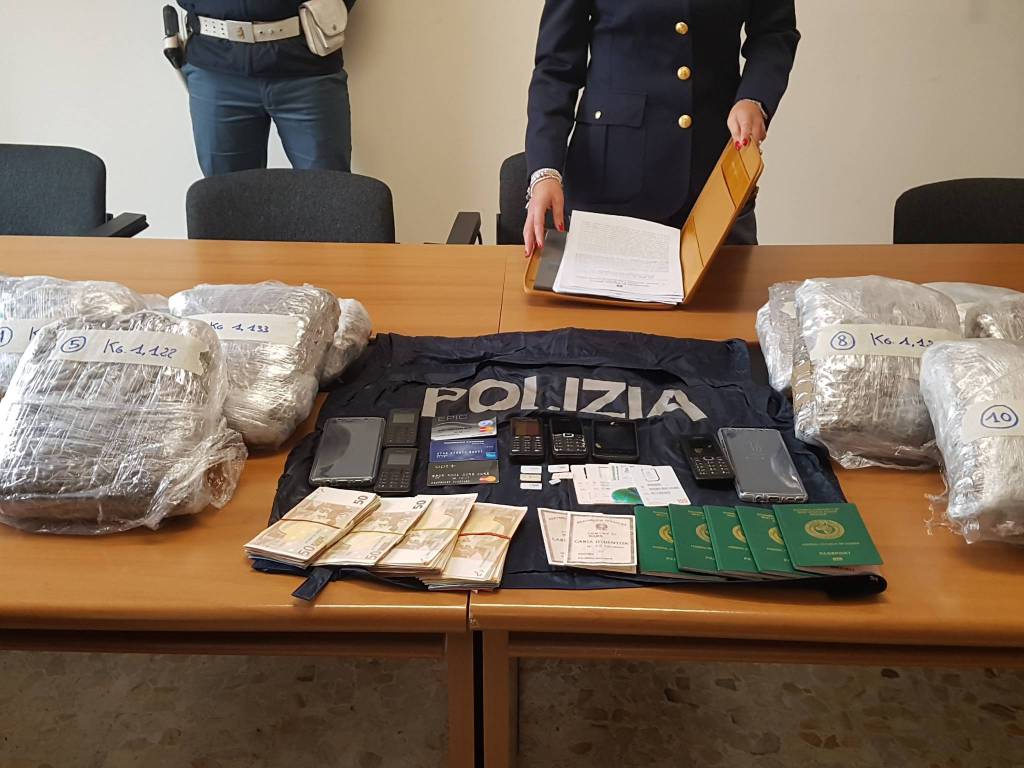 Mediopadana, sequestrati undici chili di droga: due arresti