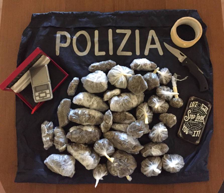 Spaccio, kosovaro arrestato con mezzo chilo di marijuana