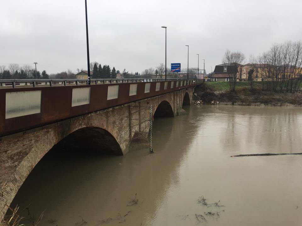 Brescello, l’Enza fa paura: evacuate 40 persone a Lentigione