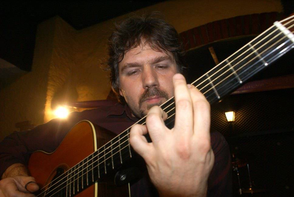La chitarra fingerstyle di Paolo Sereno all&#8217;Ah Bein Bar