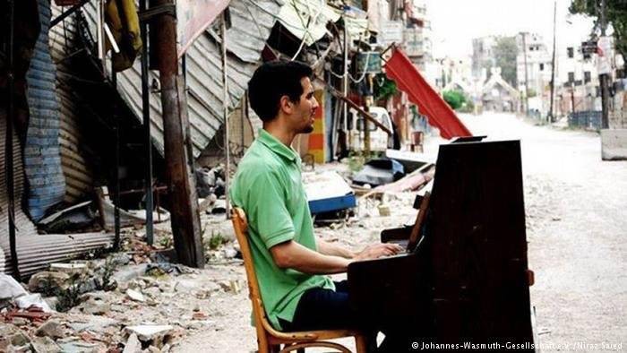 Il primo Tricolore al pianista siriano: concerto al chiuso in caso di maltempo