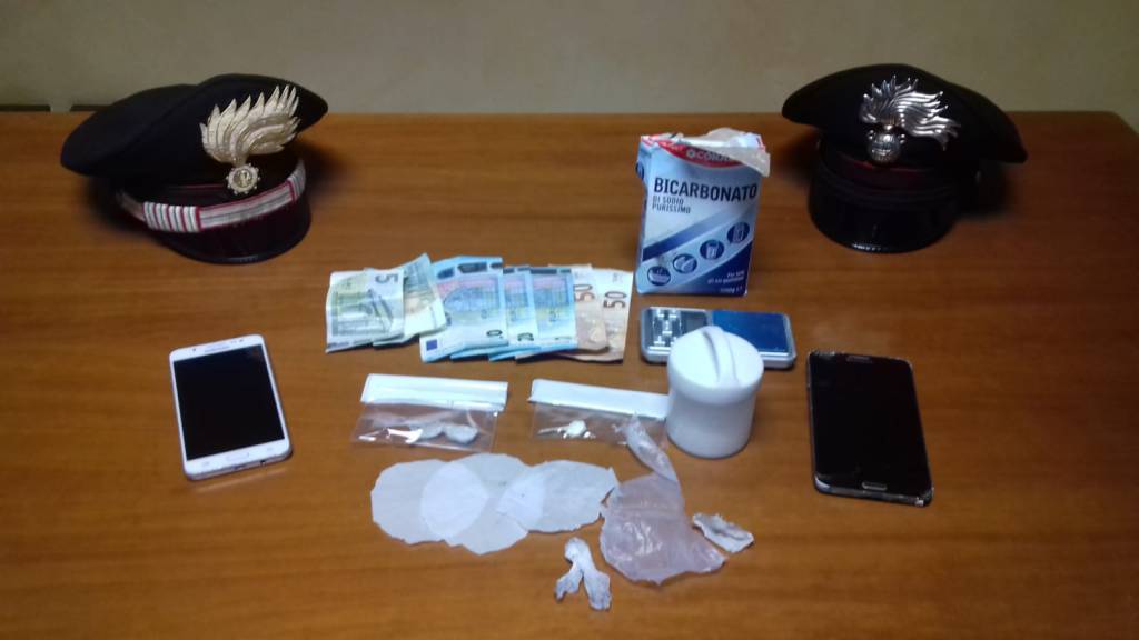 Scandiano, spacciava cocaina in centro: arrestato