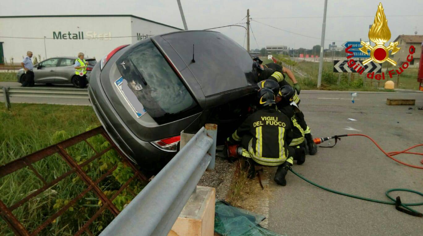 Pratofontana, tragedia sfiorata: auto rischia di finire nel canale