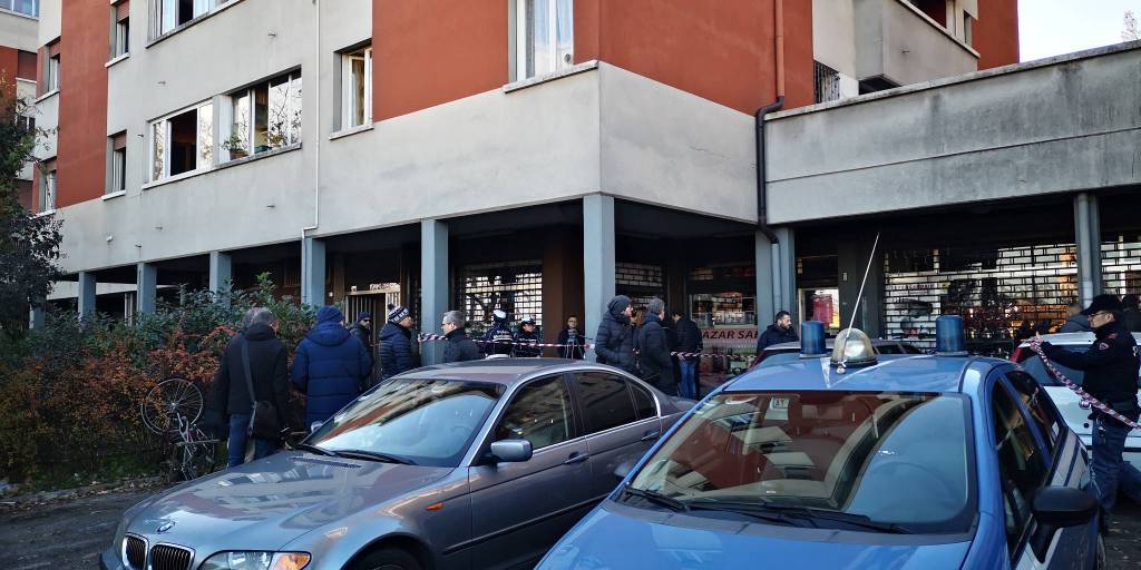 Via Turri, incendio nelle cantine: due morti e 38 intossicati