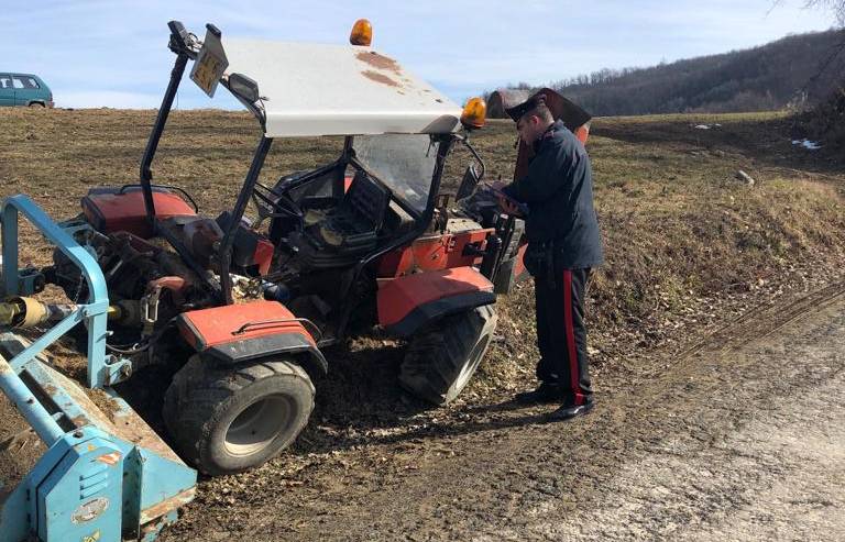 Carpineti, agricoltore 54enne muore travolto dal trattore