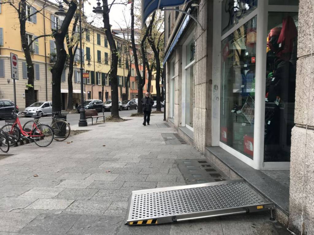 Disabilità, a Reggio bando bis per negozi accessibili