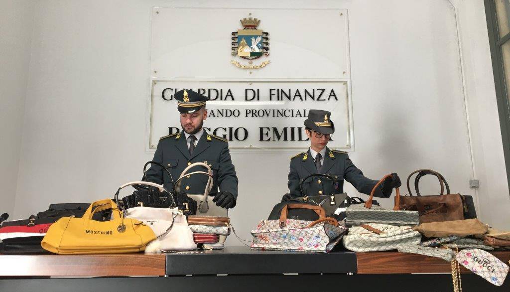 Sequestrati prodotti contraffatti per un valore di 5mila euro