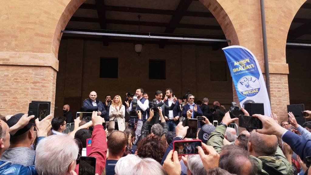 Bagno di folla per Salvini a Reggio: “Sento voglia di cambiamento”