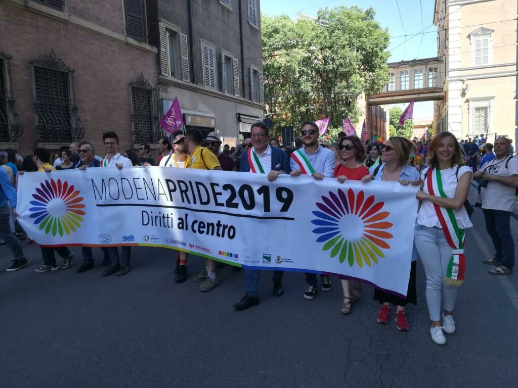 Centinaia di reggiani al Modena Pride