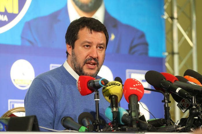 Salvini: “Coprifuoco dannoso, tra tre giorni si può rivedere. E quota 100 non si tocca”