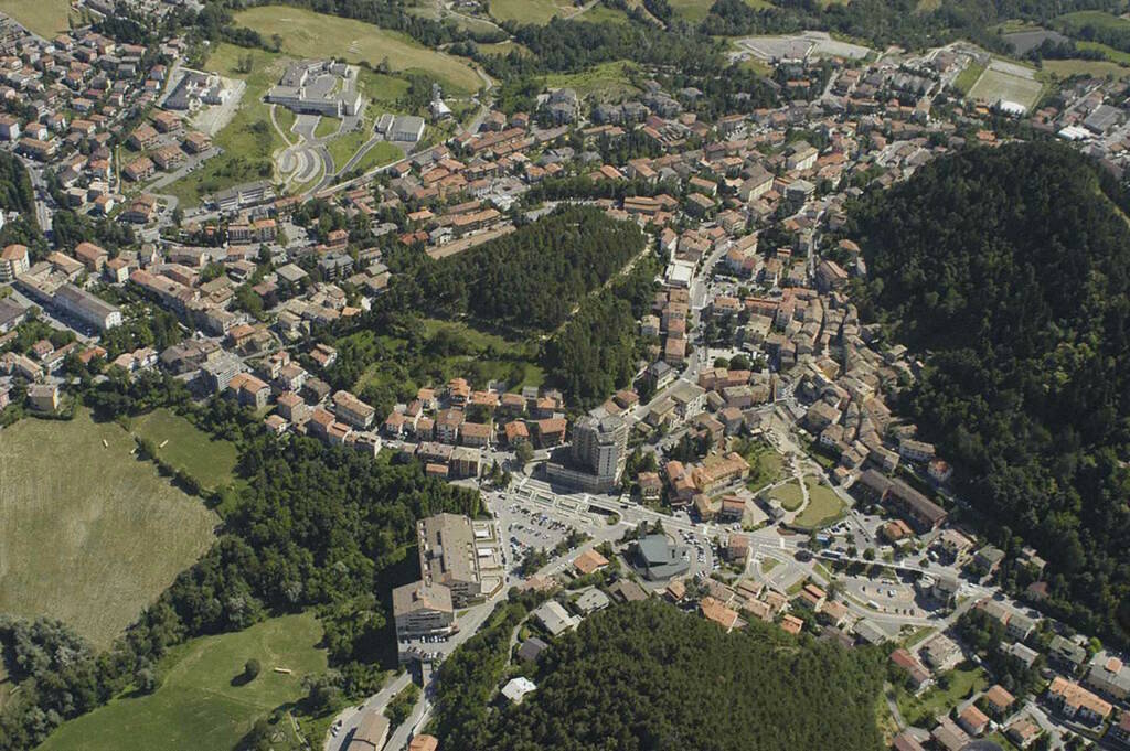 Castelnovo Monti, il sindaco: “Stop a passeggiate oltre i 500 metri da casa”