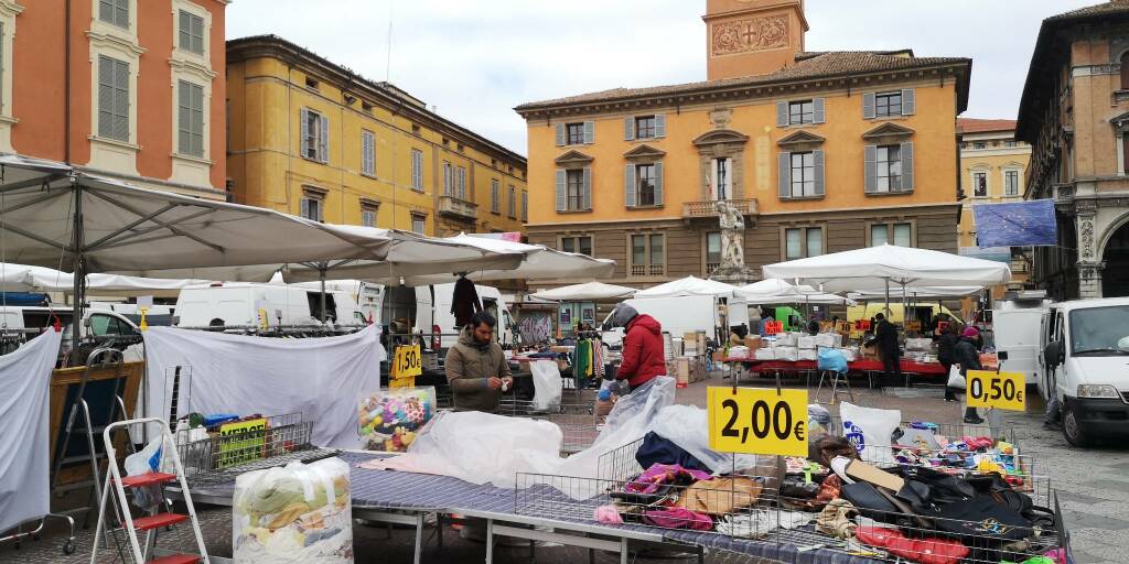 Negozi e bar chiusi, il mercato è semideserto: Reggio ai tempi del Coronavirus