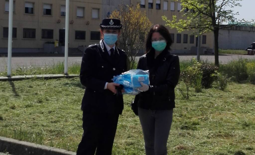 Carcere, grazie a una donazione i detenuti si producono le mascherine