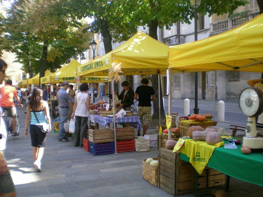 Riaprono in piazza Fontanesi i mercati alimentari